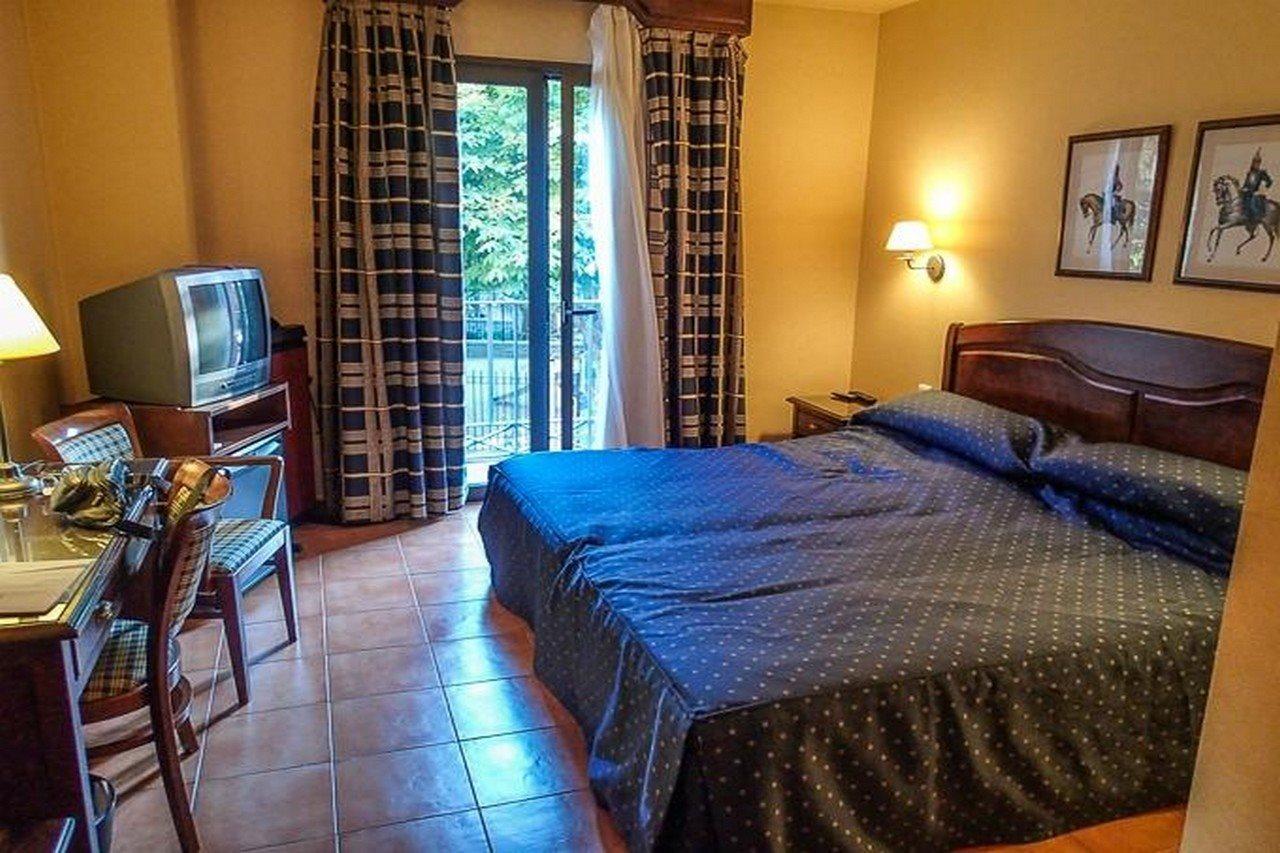 Hospedium Hotel Los Lanceros San Lorenzo de El Escorial Bagian luar foto