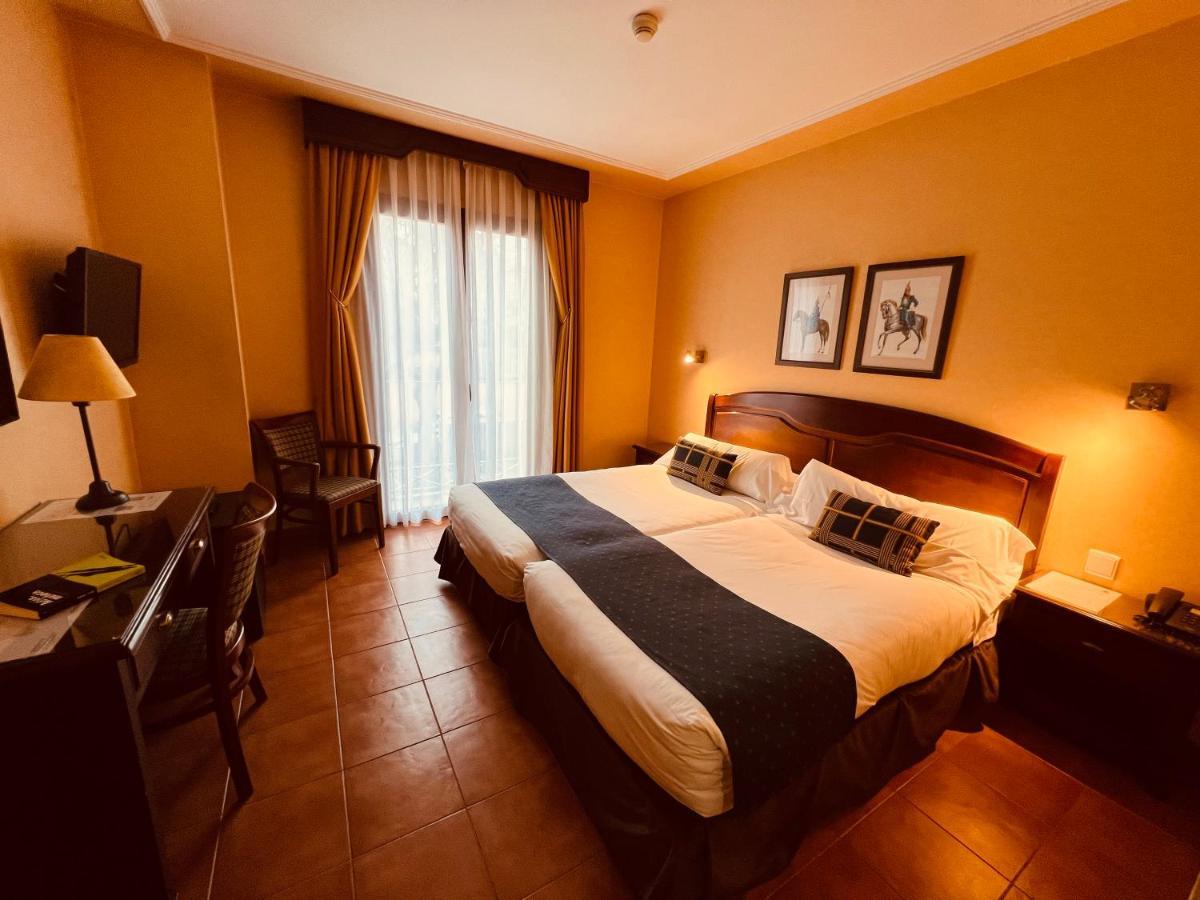 Hospedium Hotel Los Lanceros San Lorenzo de El Escorial Bagian luar foto