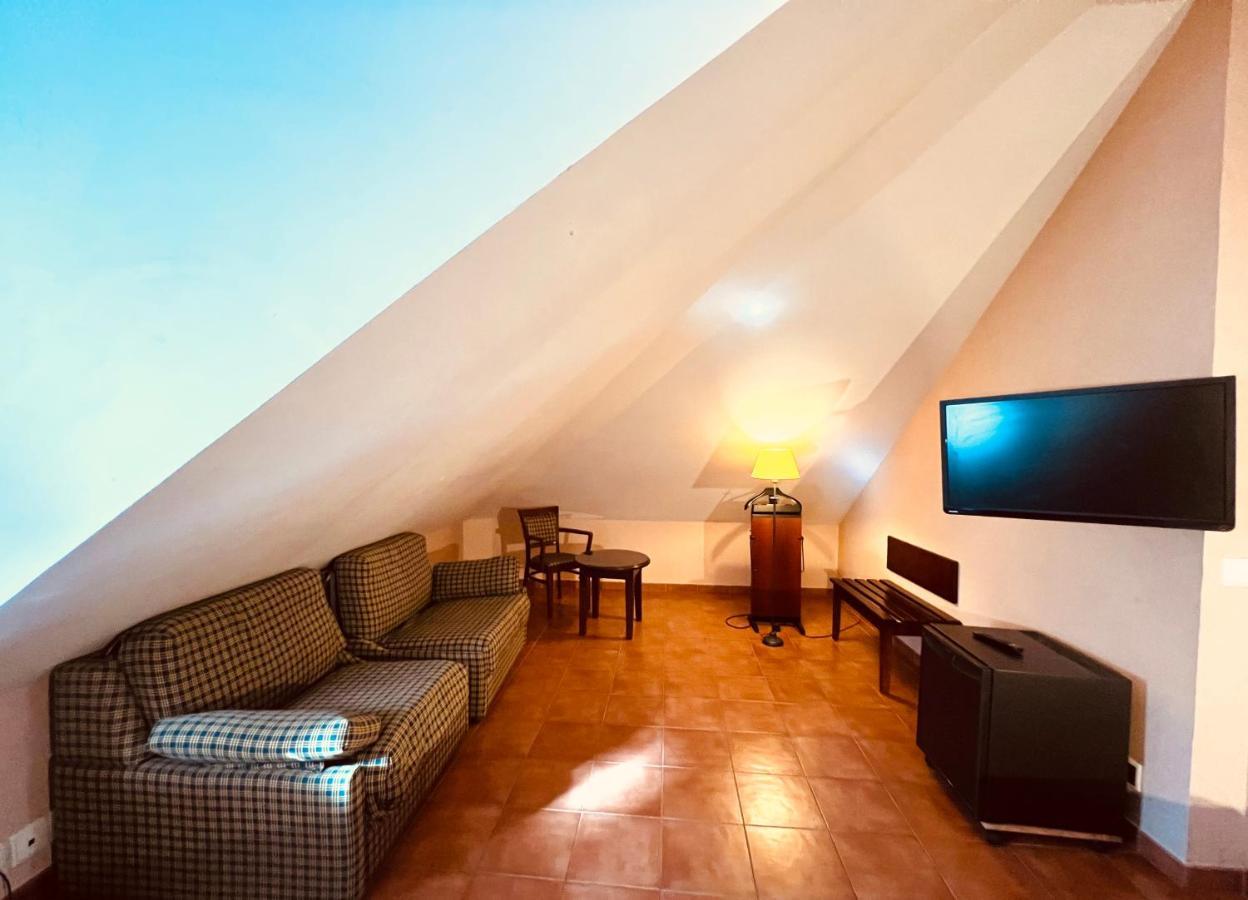 Hospedium Hotel Los Lanceros San Lorenzo de El Escorial Bagian luar foto