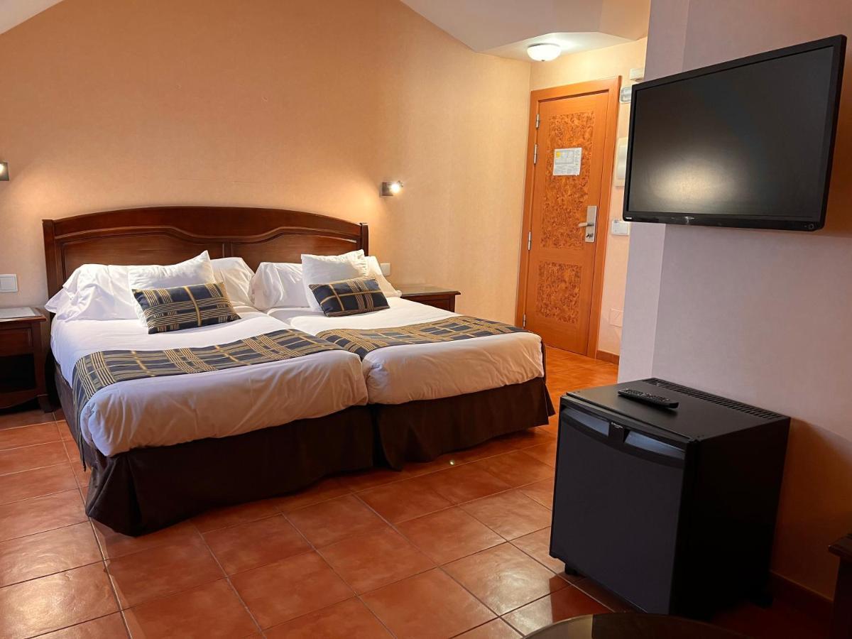 Hospedium Hotel Los Lanceros San Lorenzo de El Escorial Bagian luar foto